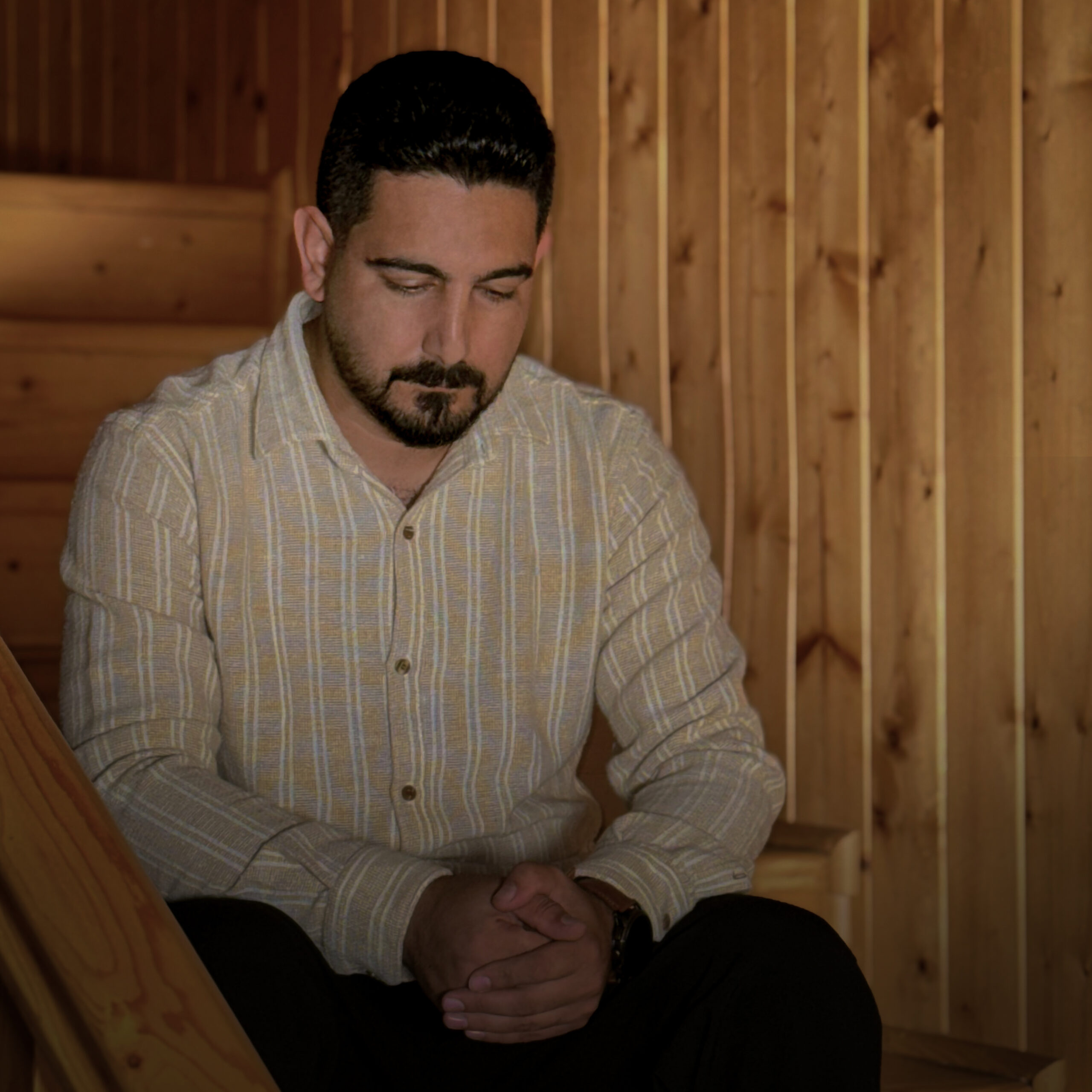 دانلود آهنگ بنام لارجونی خونش با صدای میثم یاری