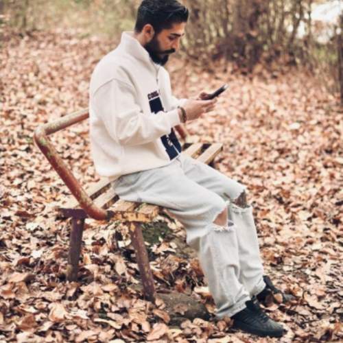 دانلود آهنگ بنام رسم عاشقی با صدای فرزاد قنبری